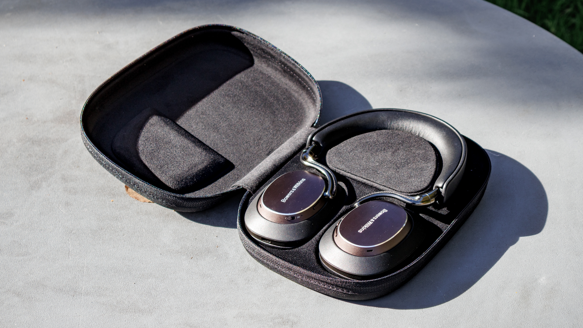 Bowers &amp;amp; Wilkins PX8 S2