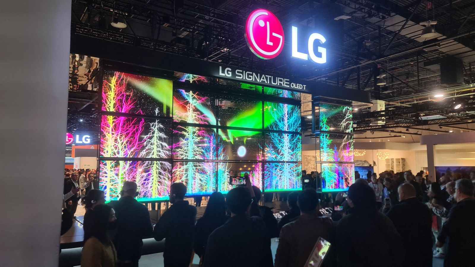 LG Signature OLED T-Displays