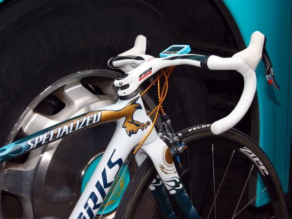 The gold eagle on the front of Alexandre Vinokourov's (Astana) bike looks ready to pick up its next meal.