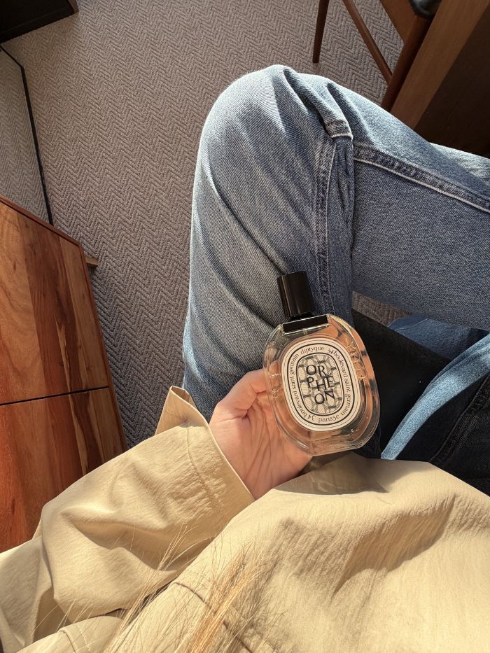 Shannon Lawlor holding Diptyque Orph&eacute;on Eau de Toilette