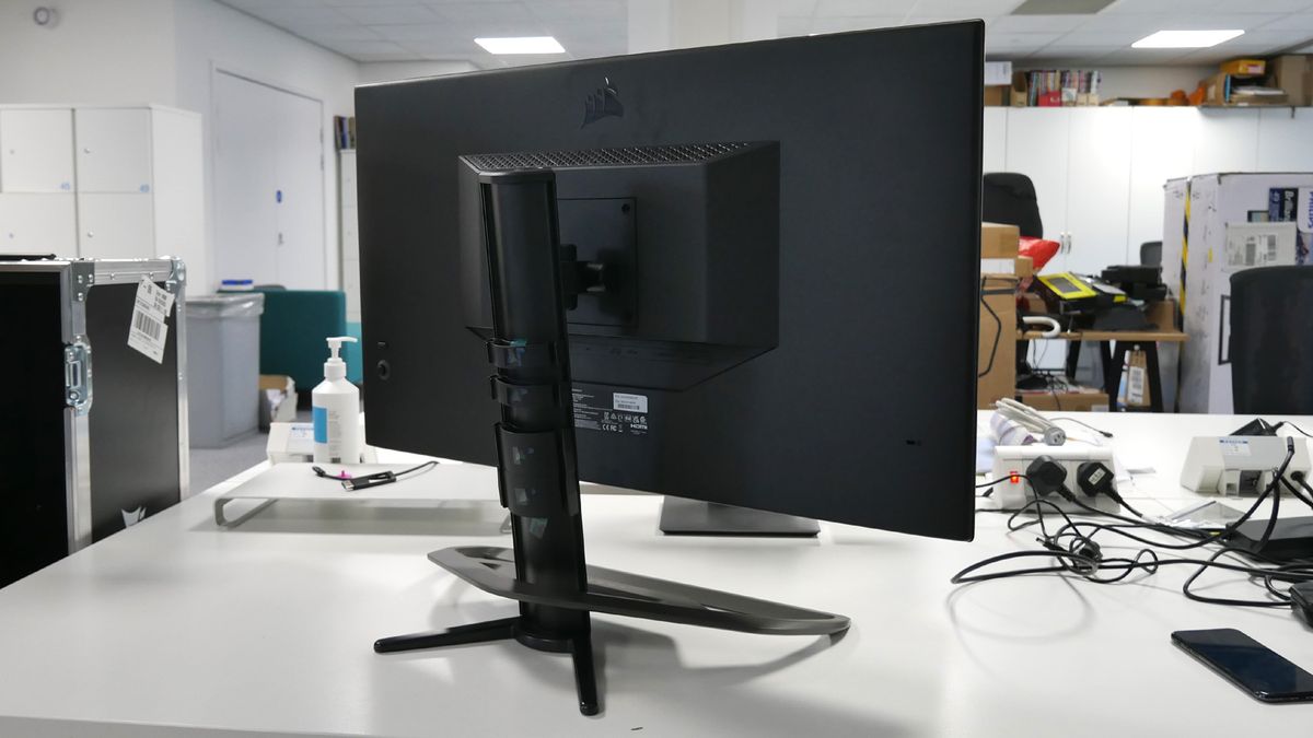 Corsair Xeneon 32UHD144 on an office desk.