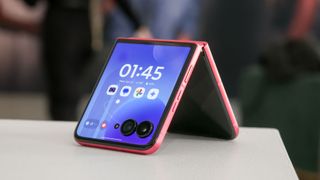 Motorola Razr Ultra 2025 hands-on.