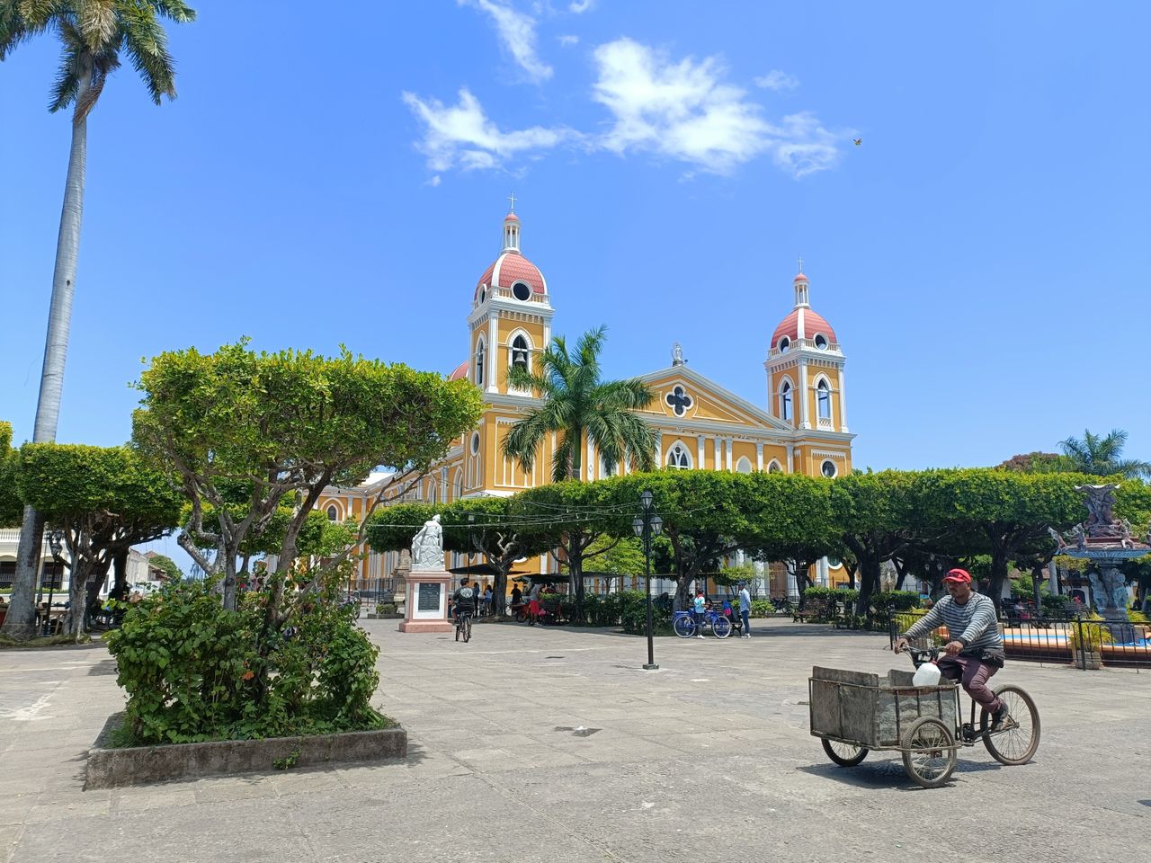 Oppo Find X5 Lite photo of a church square