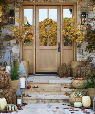 Outdoor thanksgiving decor, decorated front door with wreath, pumpkins and lanterns