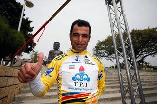 Thumbs up from new race leader Mehdi Sohrabi (Tabriz Petrochemical Team)