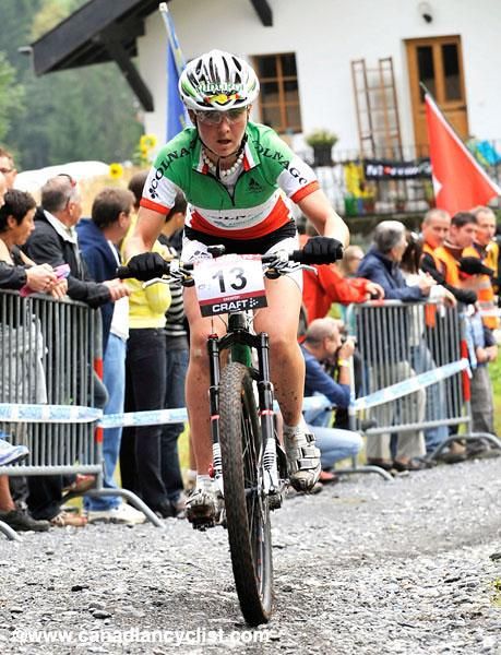 Traditional fast starter Eva Lechner (Colnago Cap Arreghini) took the lead into the first lap.