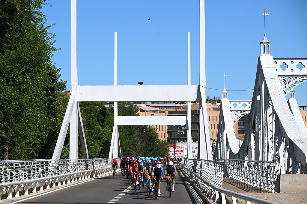ZARAGOZA, SPAIN - AUGUST 30: A general view of the peloton competing during the La Vuelta - 80th Tour of Spain 2025, Stage 8 a 163.5km stage from Monzon Templario to Zaragoza / #UCIWT / on August 30, 2025 in Zaragoza, Spain. (Photo by Tim de Waele/Getty Images)