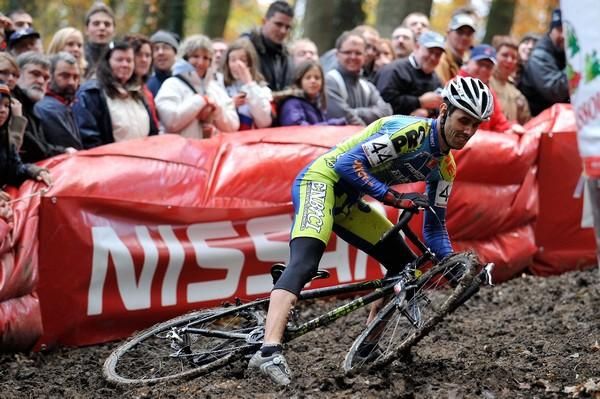 Diego Ramos has a hard time with the off-camber section.