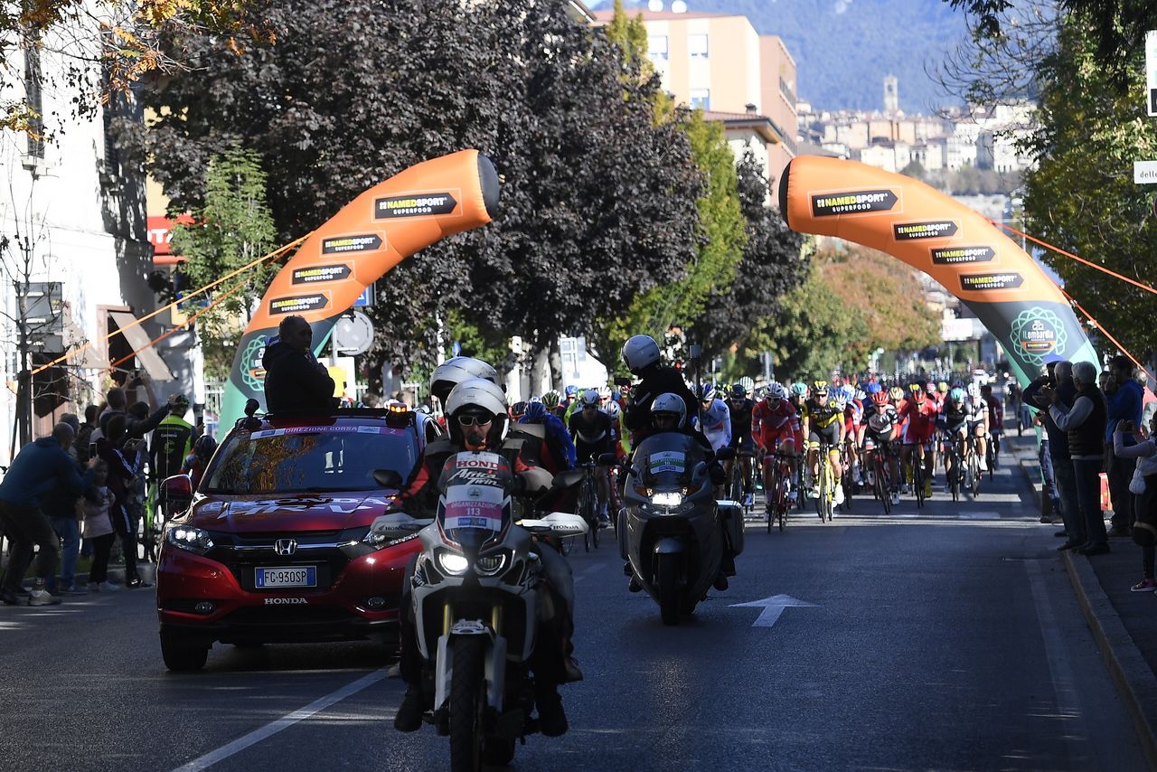 The peloton goes on their way