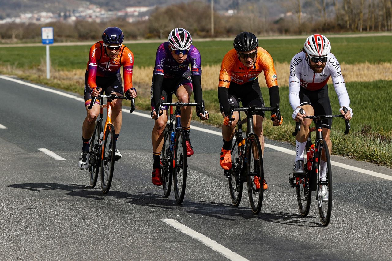 Gran Camino 2022 - 1st Edition - 3rd stage Maceda - Luintra 148,7 km - 26/02/2022 - Stephen Bassett (USA - Human Powered Health) - Jetse Bol (NED - Burgos - BH) - Carlos Canal (ESP - Euskaltel - Euskadi) - Simon Geschke (GER - Cofidis) - photo Luis Angel Gomez/SprintCyclingAgency&Acirc;&copy;2022
