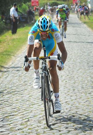 Defending champion Alberto Contador (Astana) knuckled down to limit his losses in the overall.