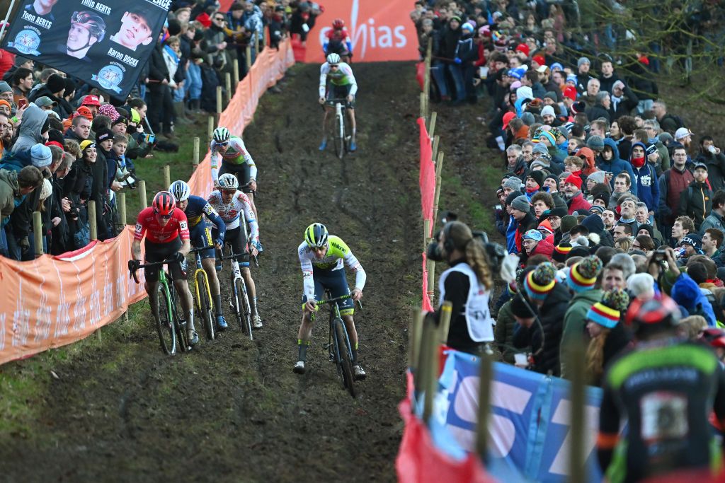 Riders tackle a tricky section at UCI CycloCross World Cup Namur