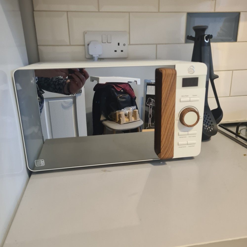 Swan Nordic microwave review we put the BakeOff microwave to the test