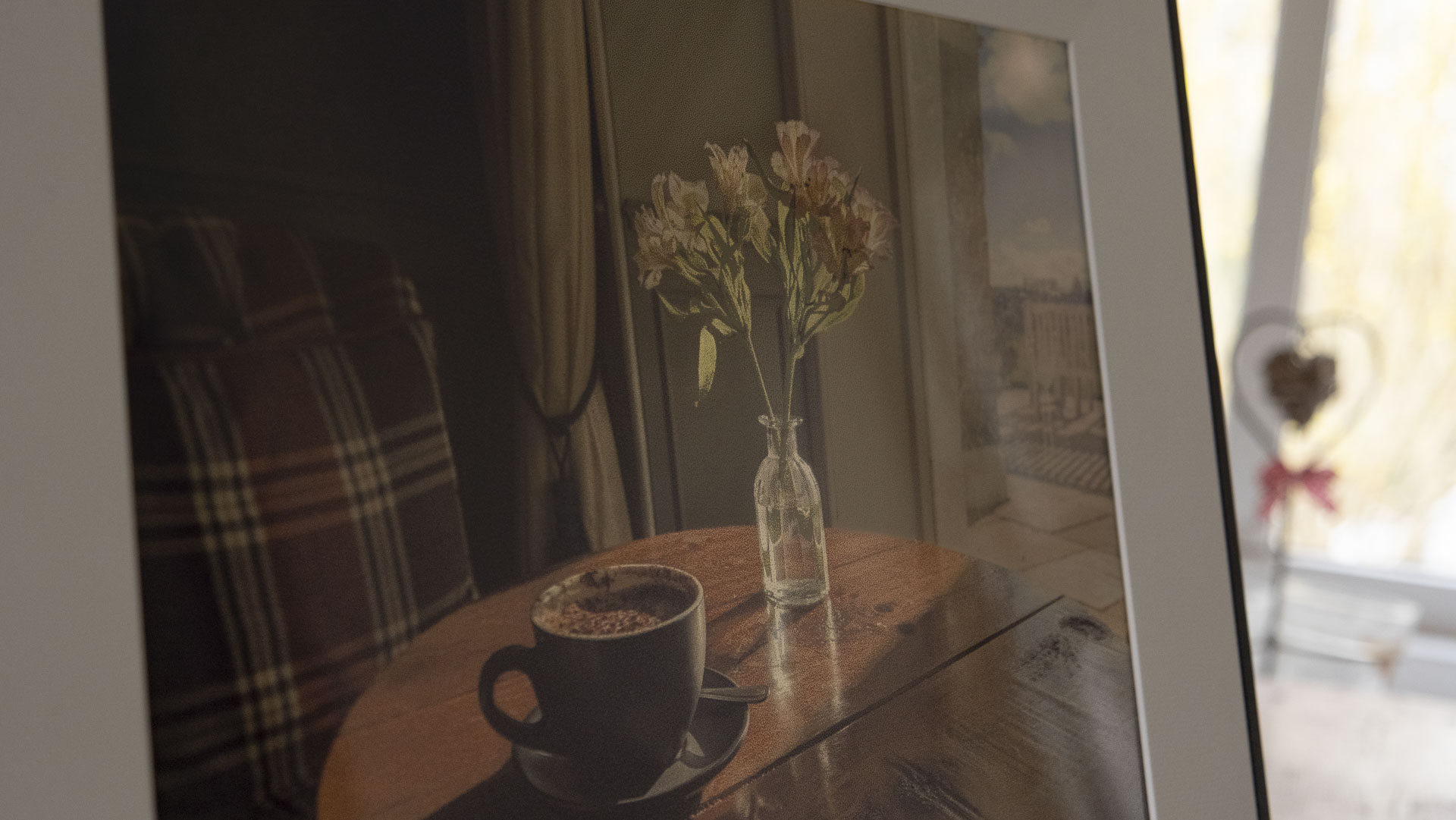 A close up of the The Aura Ink 'E Ink' digital photo frame's display