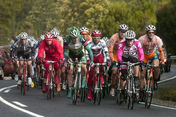 The peloton in chase after the three riders up-ahead who had opened up a gap of more than a minute on a stage which was hit with heavy winds, hail and snow!