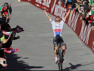 Zdenek Stybar wins the 2015 Strade Bianche (Watson)