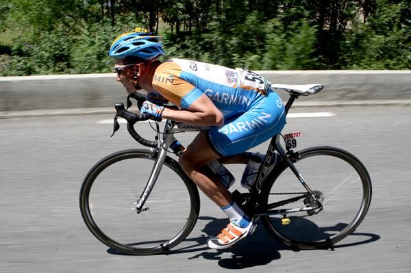 David Zabriskie (Garmin-Slipstream) demonstrates his fast descending technique.