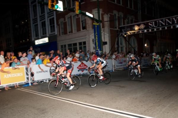 Jackie Simes (Jamis-Sutter Home) leads through the start/finish line.