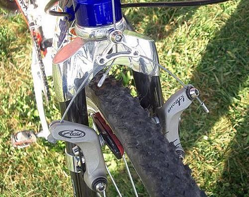 Avid Shorty Ti brakes grace both front and rear.