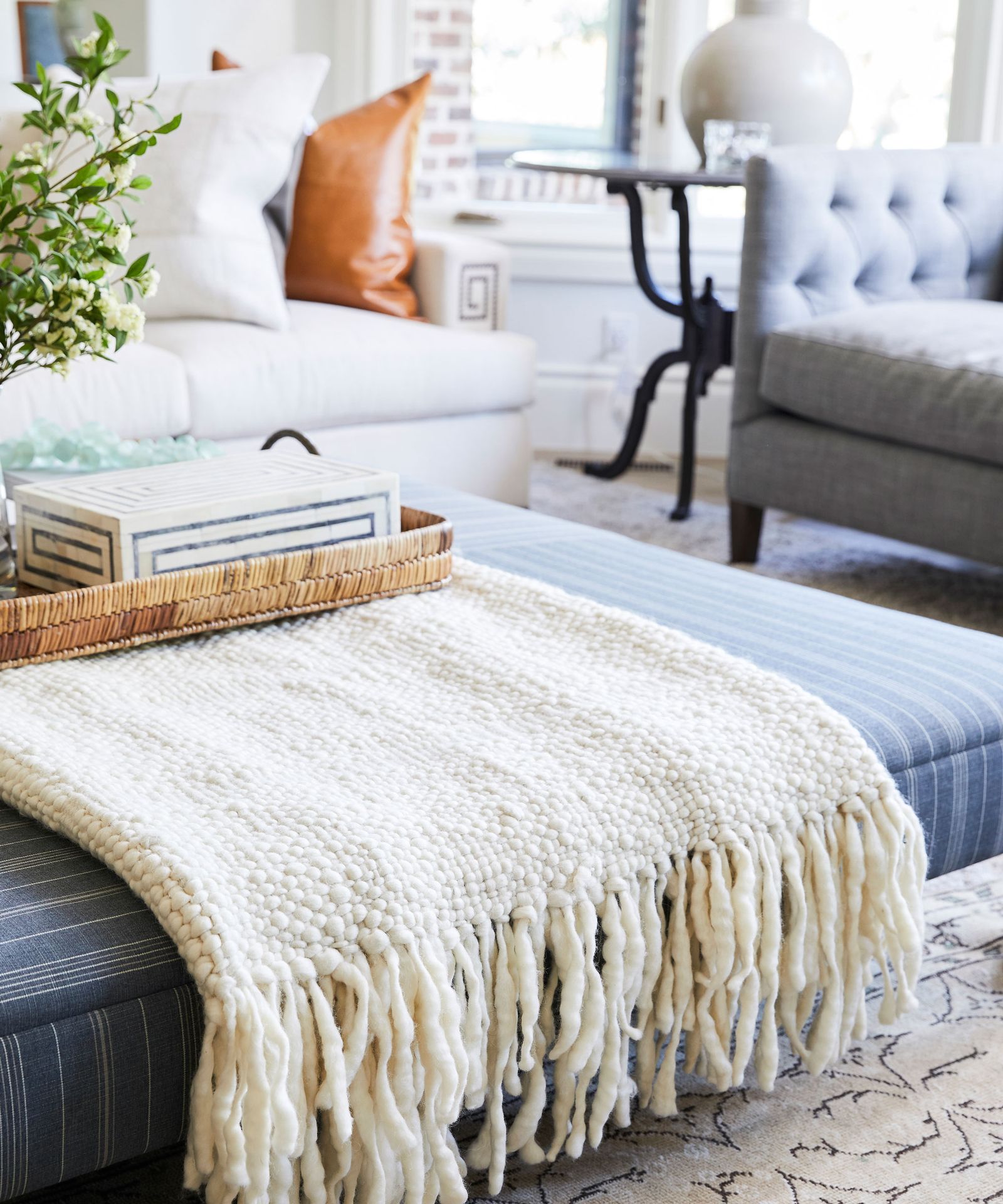 Stunning Living Room Decluttering Help image
