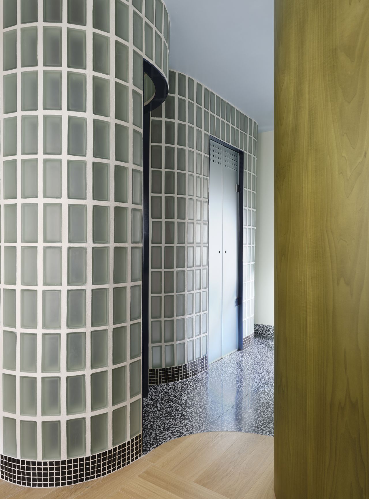 curved glass brick wall