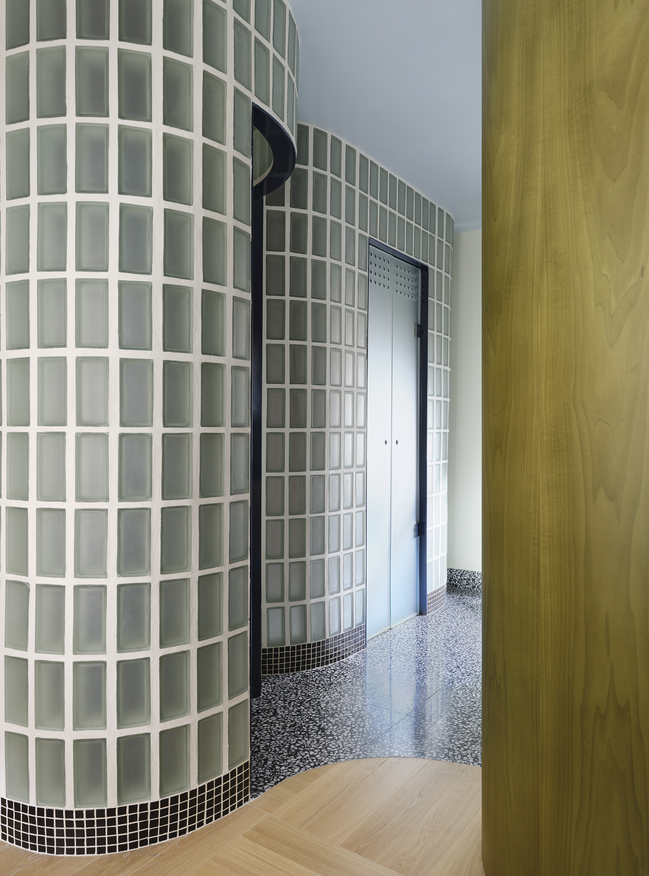 curved glass brick wall