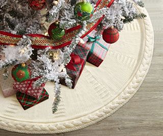 Cable knit tree skirt
