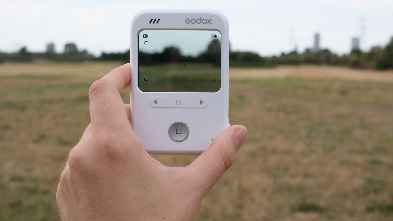 Photograph of the Godox C100 compact camera with transparent screen / viewfinder