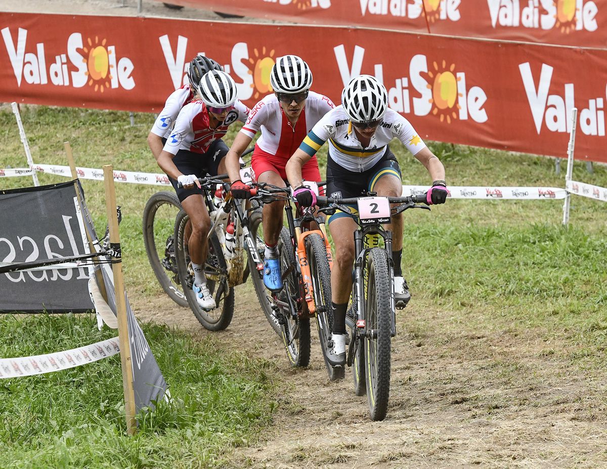 Rebecca McConnell (Australia) leading Maja Wloszczowska (Poland), Jolanda Neff (Switzerland) and Sina Frei (Switzerland)