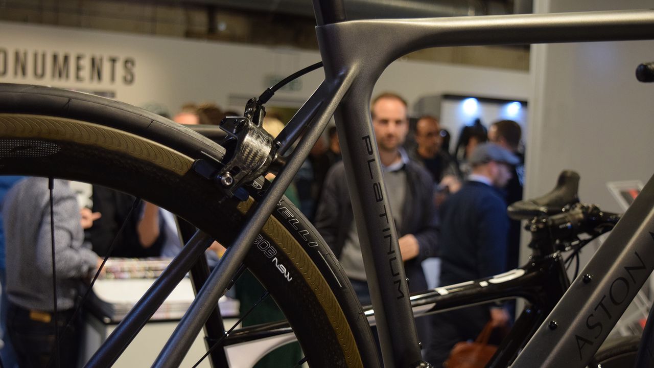 The Storck Fascenario.3 Aston Martin Edition has THM Fibuka 2 brakes