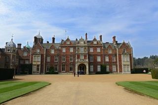 Estate, Building, Property, Château, Stately home, Palace, Mansion, Manor house, College, Grass,