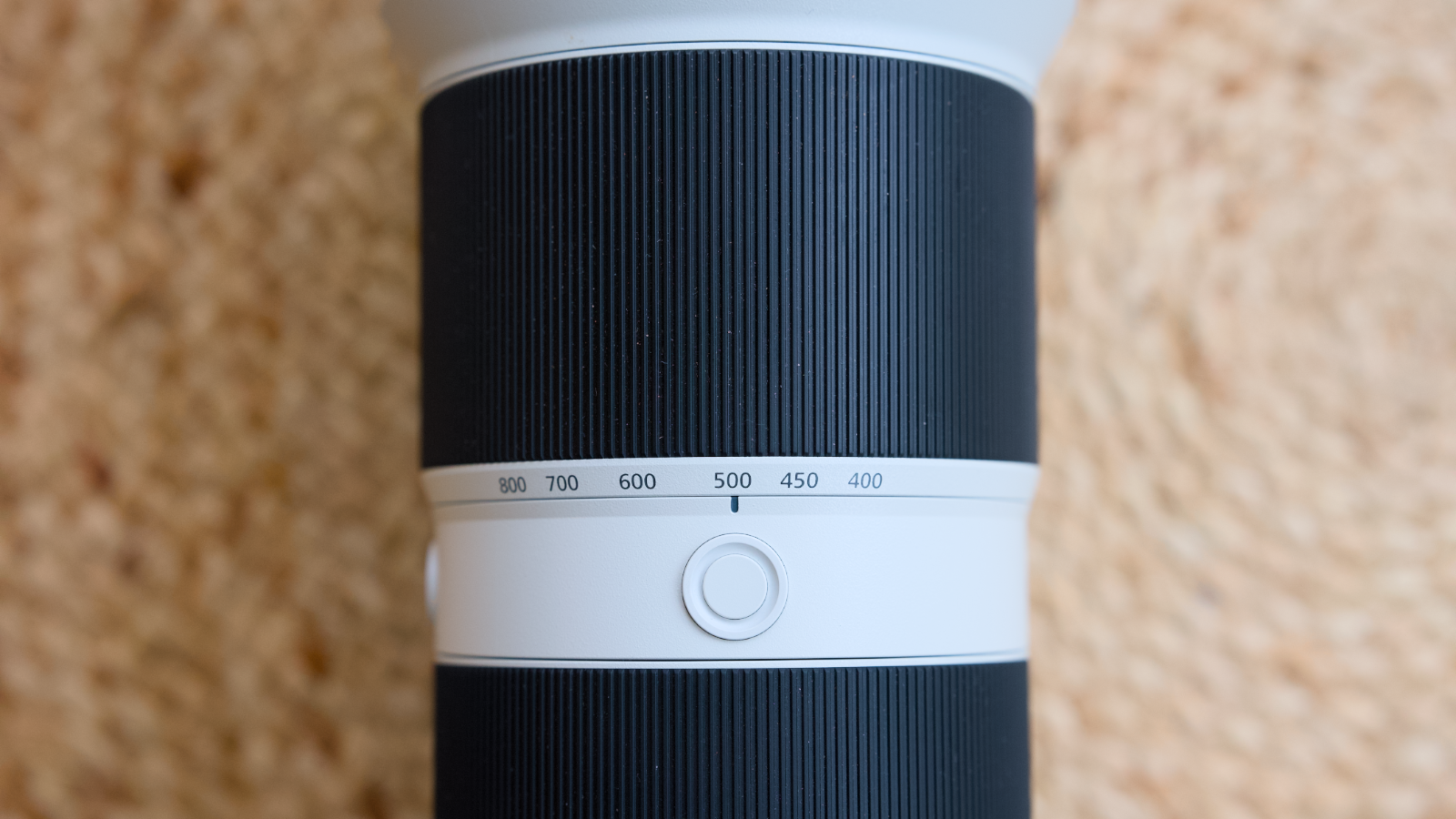 Sony FE 400-800mm F6.3-8 G OSS indoors