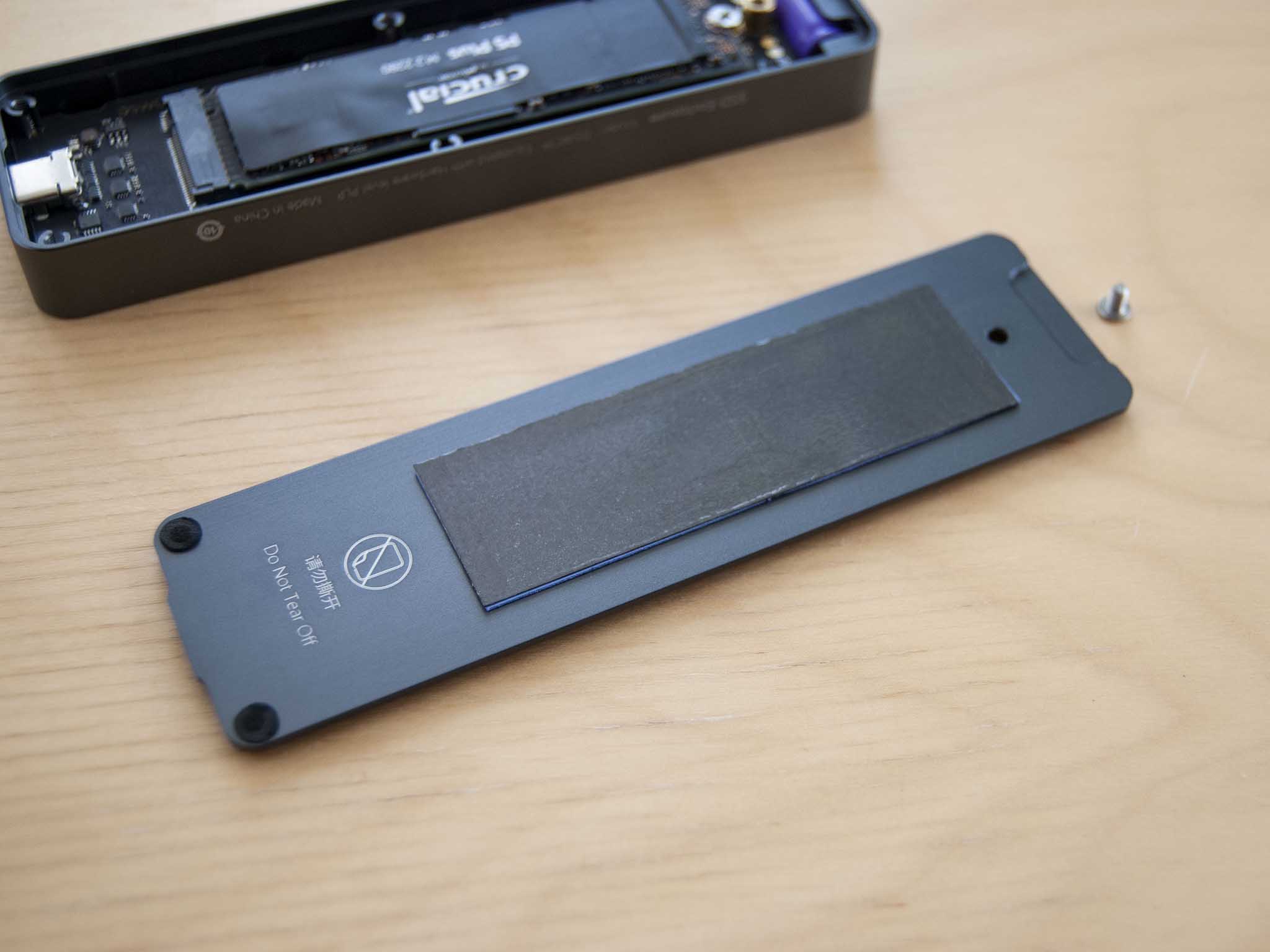 DockCase Smart SSD enclosure review: Built-in display and power loss ...