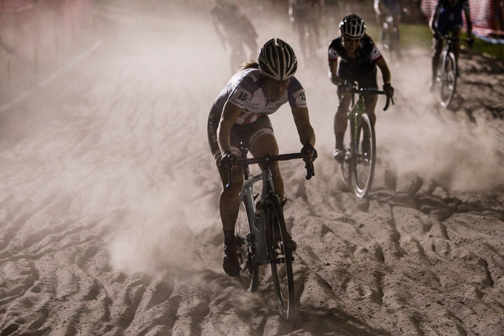 Katie Compton (Trek) leads a pack through the sand