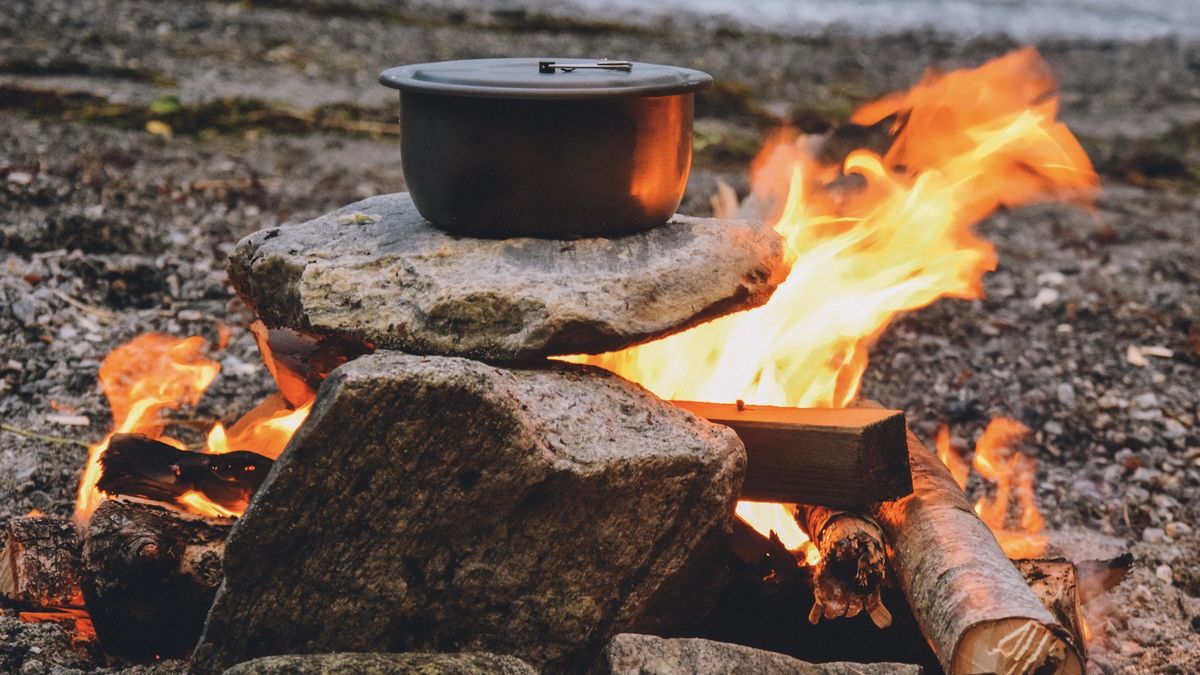 The best hot drinks for camping: warming beverages | Advnture