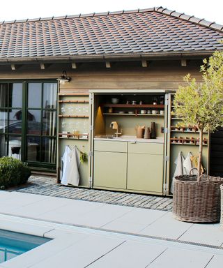 Bar countertop with hidden garden bar