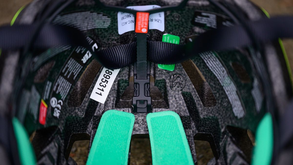 Lazer Tonic Kineticore easy to adjust rear cradle