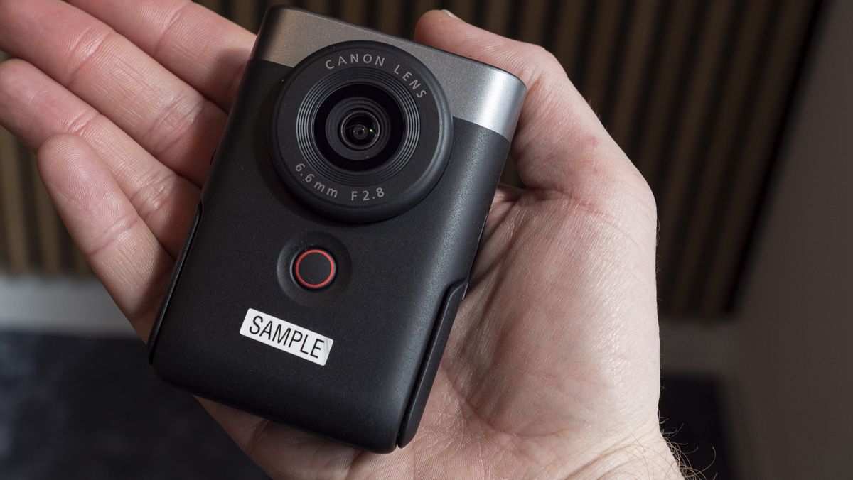 Canon Powershot V10 in the hand