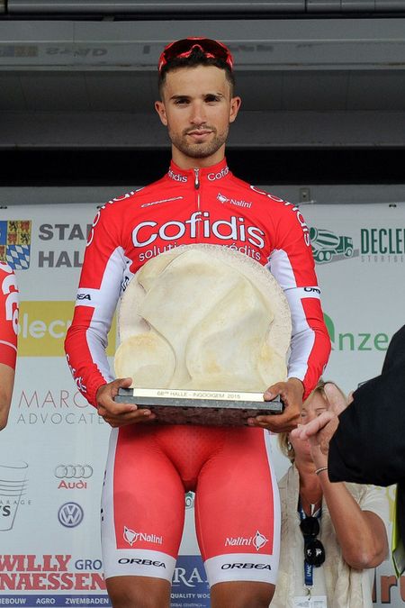 Nacer Bouhanni (Cofidis) poses with his trophy for the victory