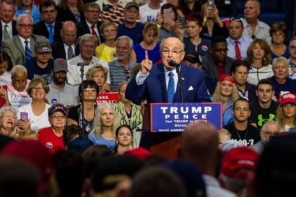 Rudy Giuliani warms up crowd for Donald Trump in Akron