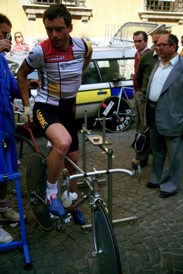 Bernard Hinault warms up ahead of the 1985 Giro's prologue time trial in Verona.