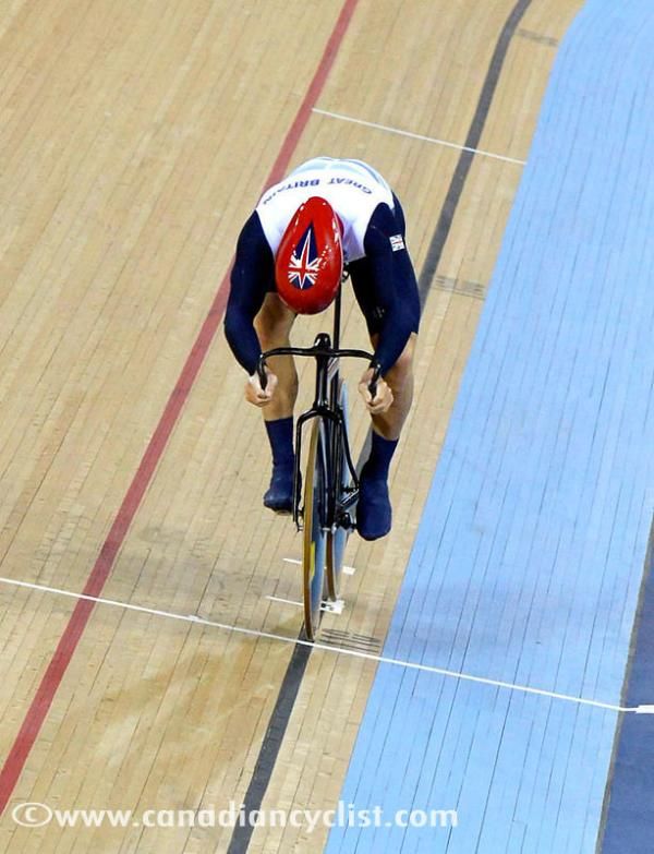 Chris Hoy hits the line