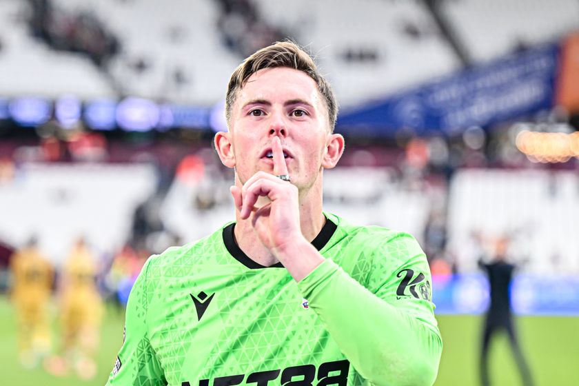 Goalkeeper Dean Henderson of Crystal Palace gestures by putting his finger to his lips as he celebrates after the final whistle during the Premier League match between West Ham United and Crystal Palace at the London Stadium in Stratford, United Kingdom, on September 20, 2025. (Photo by Kevin Hodgson/MI News/NurPhoto)
