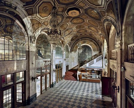 Derelict theatre Loew’s Palace Theater, Bridgeport, CT. Image © Yves Marchand and Romain Meffre, from the book Movie Theaters, published by Prestel 