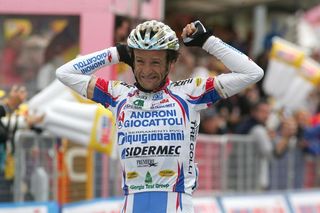 Michele Scarponi (Androni Giocattoli) won stage 19 to Aprica