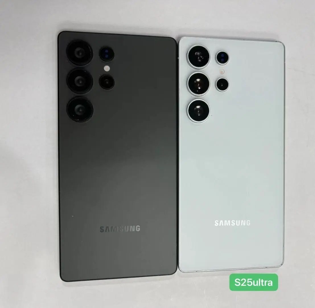 Dummy models of the Samsung Galaxy S25 Ultra smartphones