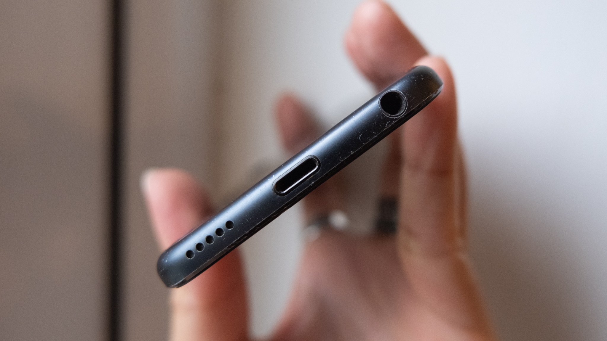 A space gray iPod Touch 6th Gen