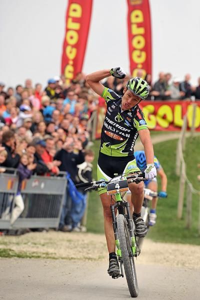 Ralph N&auml;f (Multivan Merida) wins by one second.