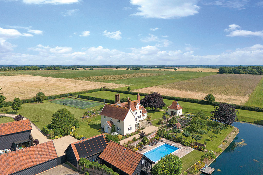 Properties for sale with swimming pools: Redcastle Farmhouse, Great Barton, Suffolk