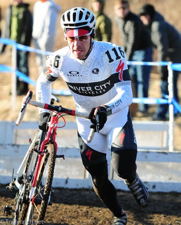 Tim Butler (River City Bicycles) running the barriers